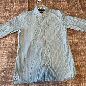 Custom fit Tommy Hilfiger button up. Medium in size. Needs a good steam and iron